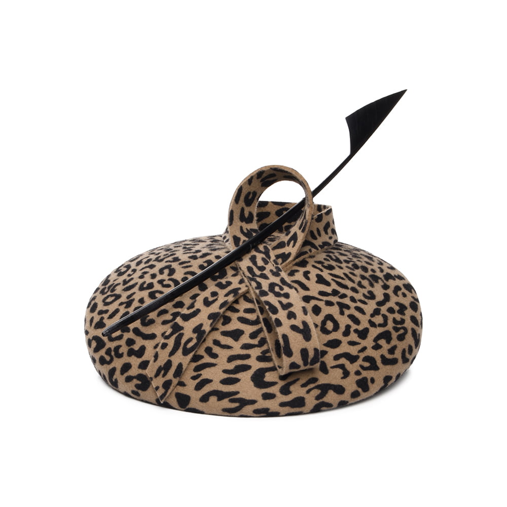 Boina de fieltro de lana con pluma decorativa de Whiteley - Leopardo