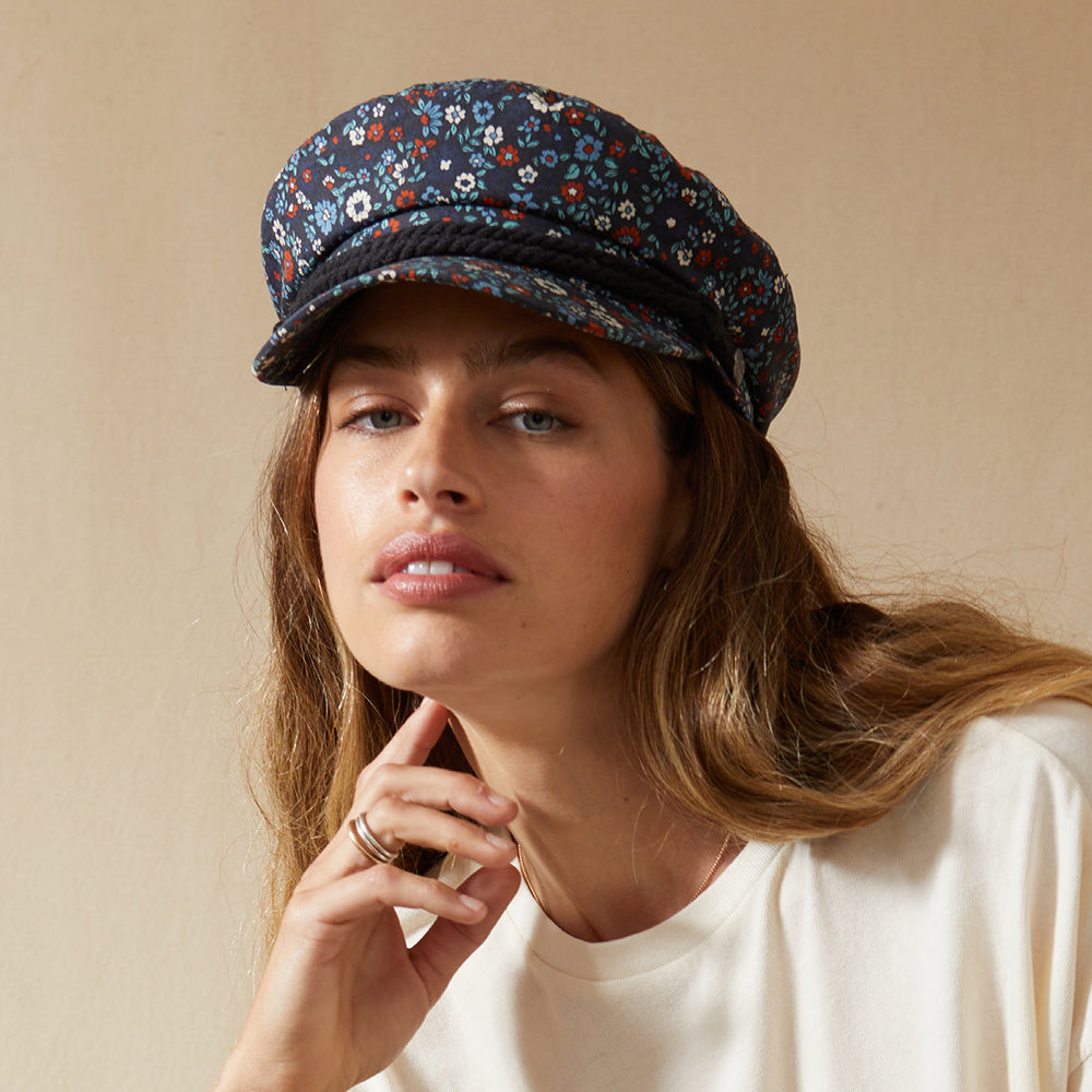 Gorra marinera de algodón Floral de Brixton - Azul Marino Lavado