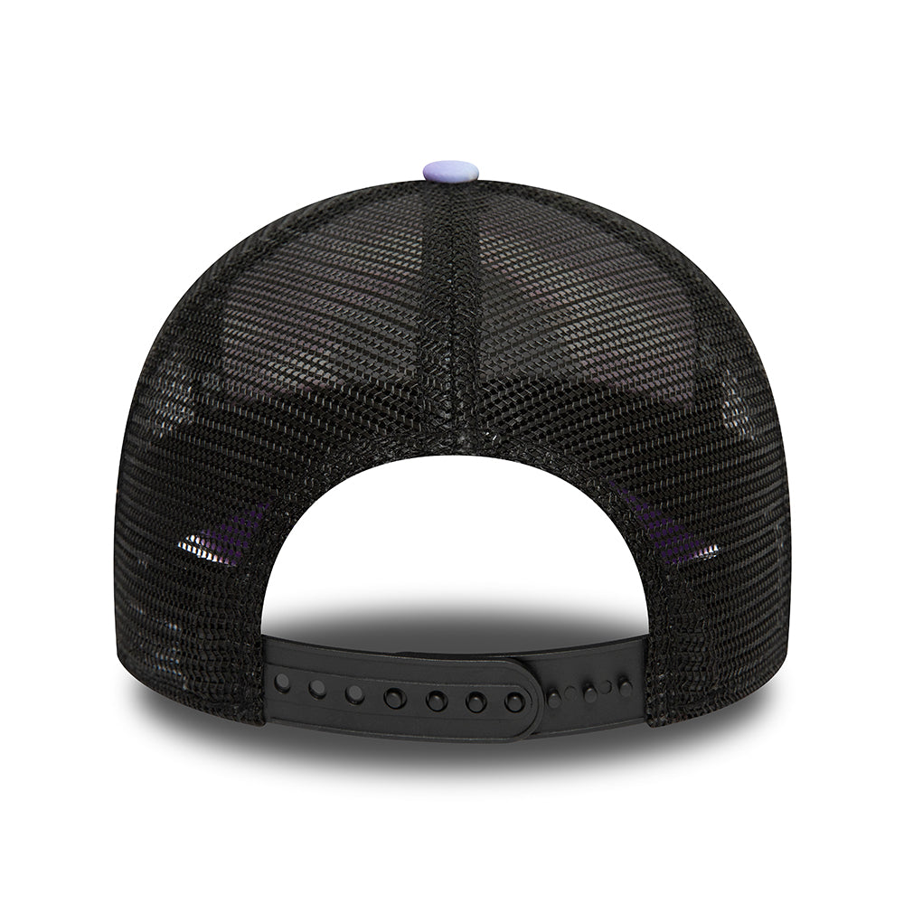 Gorra Trucker A-Frame NBA Cloud AOP L.A. Lakers de New Era - Morado-Blanco