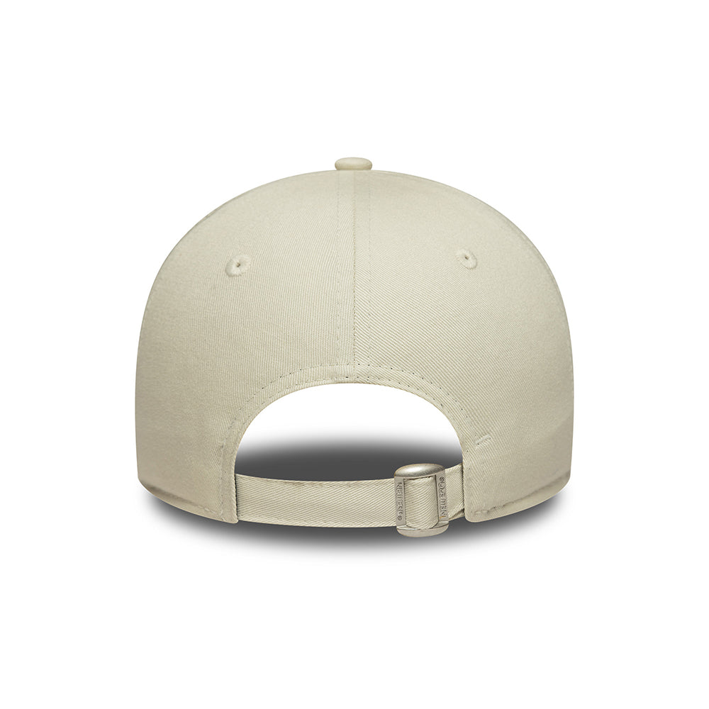 Gorra de béisbol 9FORTY de temporada Manchester United FC para mujeres de New Era - Blanco Marfil-Rojo