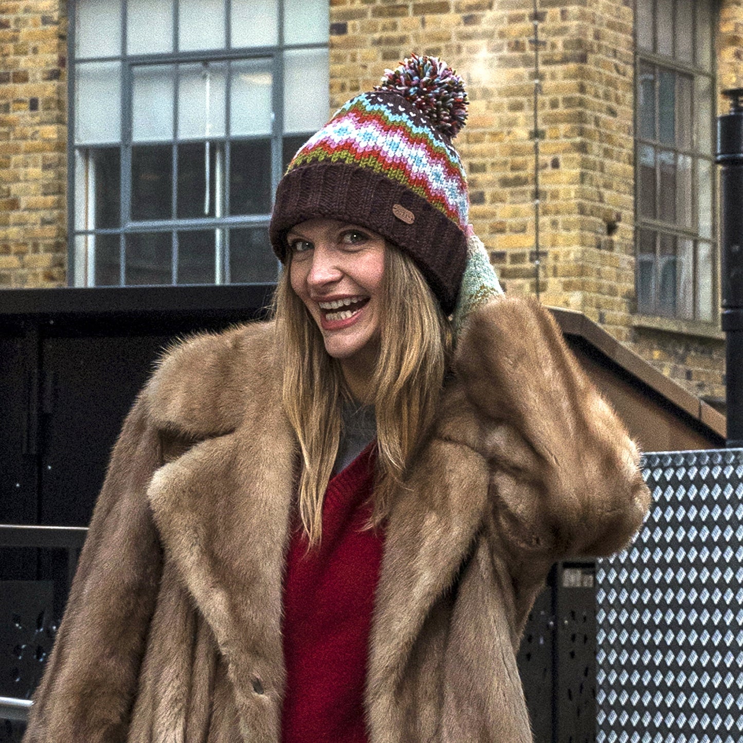 Gorro con pompón con vuelta Fair Isle de Kusan - Marrón Castaño