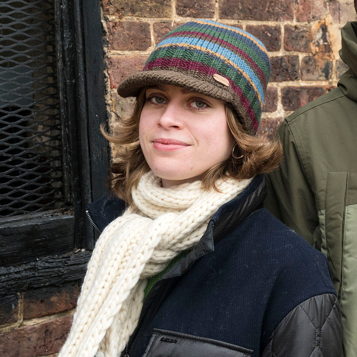 Gorro Beanie con visera Brooklyn con franjas de Kusan - Marrón-Verde