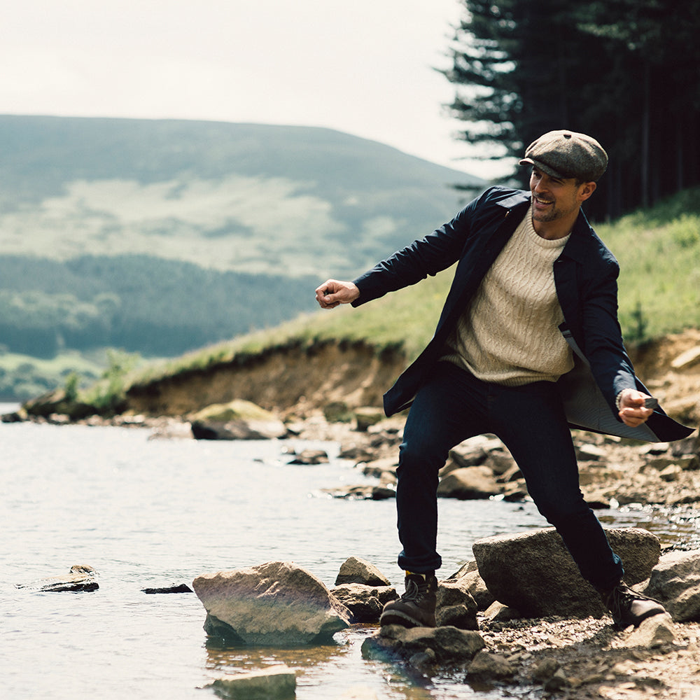 Gorra Newsboy redonda Carloway de Harris Tweed diseño de espiga de Failsworth - Oliva-Azul