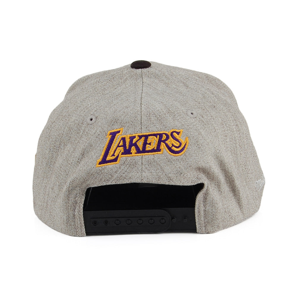 Gorra Snapback Hometown L.A. Lakers de Mitchell & Ness - Gris-Negro
