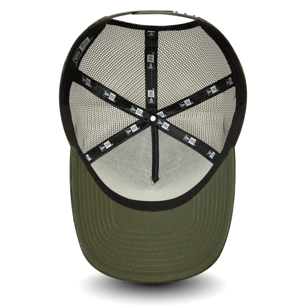 Gorra Trucker de pana Fabric Patch de New Era - Verde Oliva