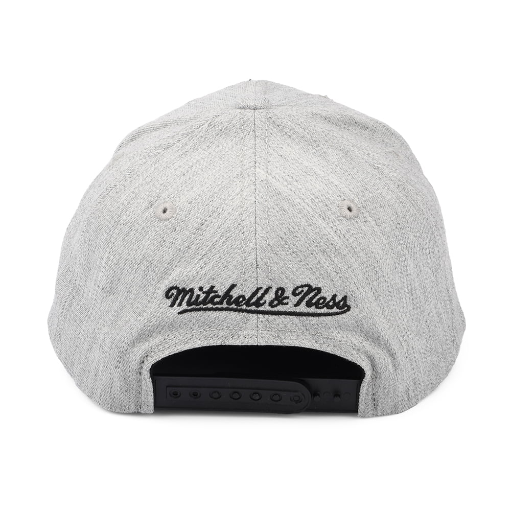 Gorra Snapback NBA Team Heather Redline Brooklyn Nets de Mitchell & Ness - Gris Jaspeado