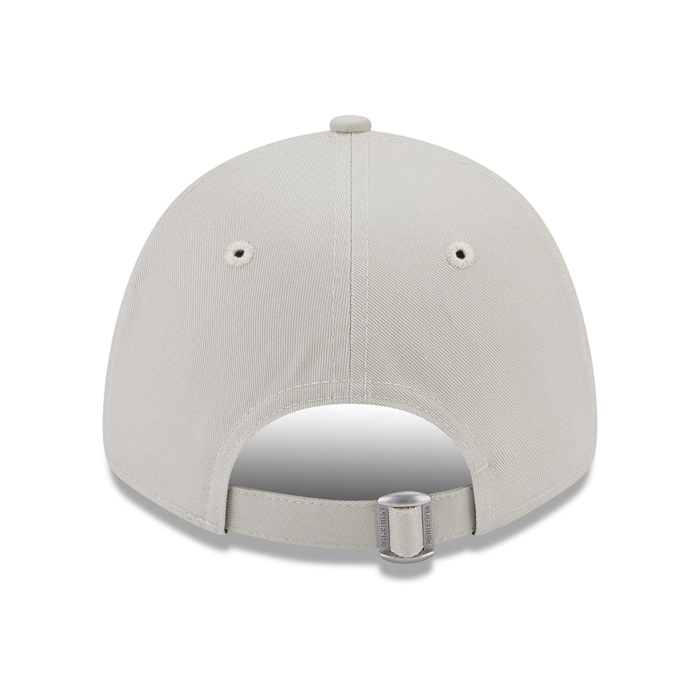 Gorra de béisbol 9FORTY Metallic Lion Crest Chelsea FC de New Era - Piedra