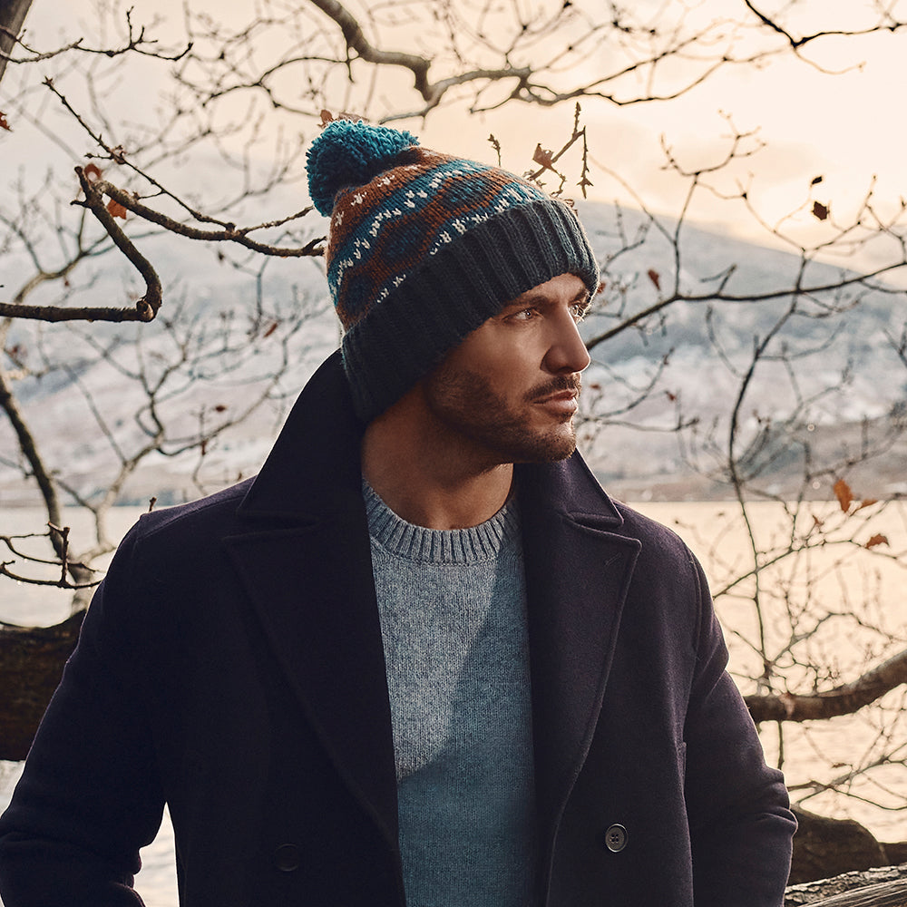 Gorro con pompón Fair Isle de Failsworth - Azul Petróleo