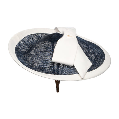 Tocado Grace de paja de Whiteley - Azul Marino-Marfil