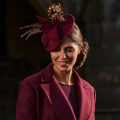 Tocado de fieltro de lana Con plumas de Failsworth - Vino