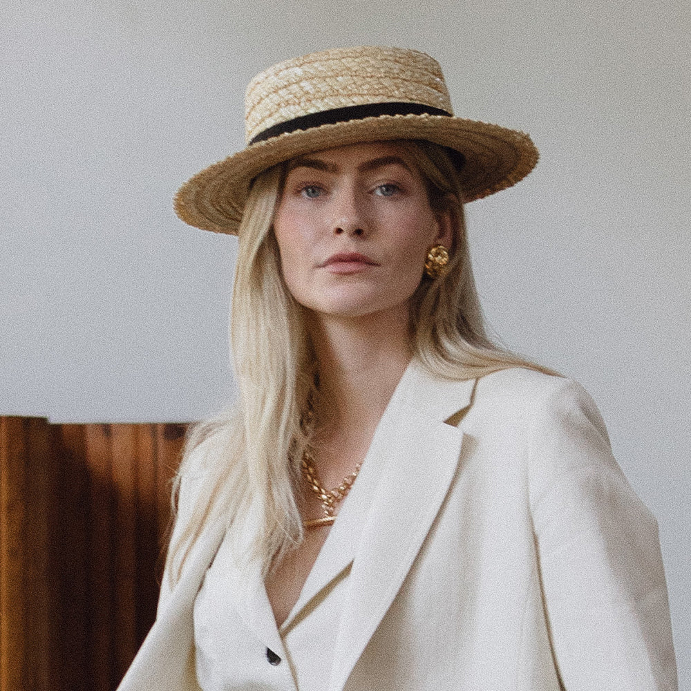 Sombrero Boater con cinta decorativa negra de Christys - Natural