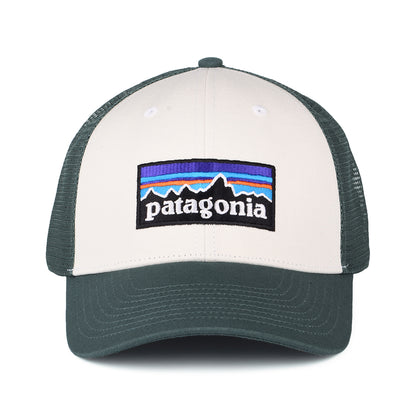 Gorra Trucker P-6 Logo LoPro de algodón orgánico de Patagonia - Blanco-Bosque Claro