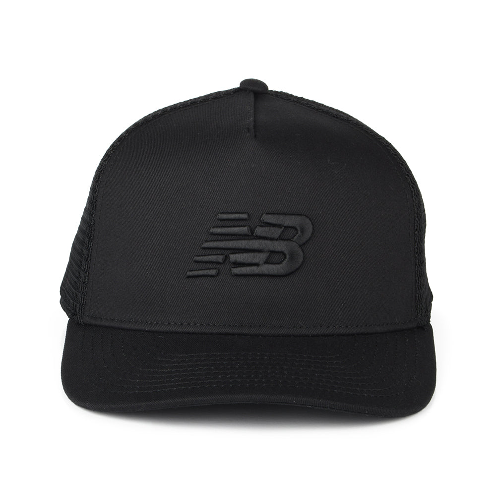 Gorra Trucker Sport Essentials de New Balance - Negro sobre Negro