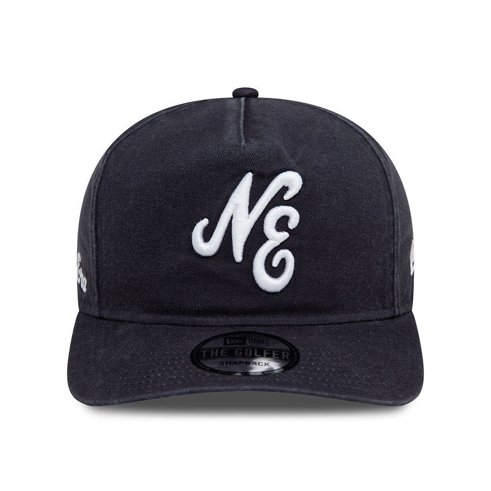 Gorra de béisbol Golfer - NE pre-curvada sin estructurar de algodón lavado de New Era - Azul Marino-Blanco