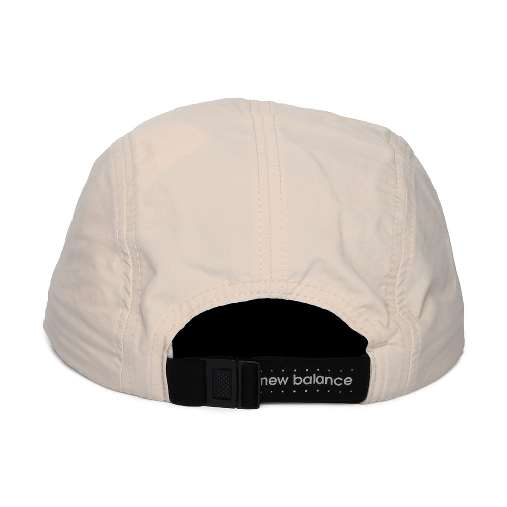 Gorra 5 paneles Everyday reciclada de New Balance - Piedra