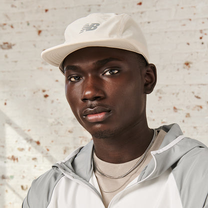 Gorra 5 paneles Everyday reciclada de New Balance - Piedra