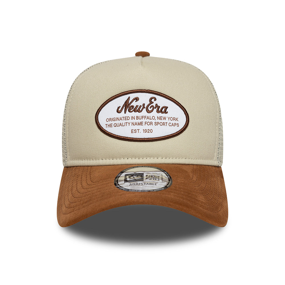 Gorra de camionero A-Frame con parche ovalado de gamuza de New Era - Piedra-Beige Arena