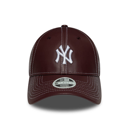 Gorra de béisbol 9FORTY MLB pespunte PU New York Yankees para mujeres de New Era - Burdeos-Blanco