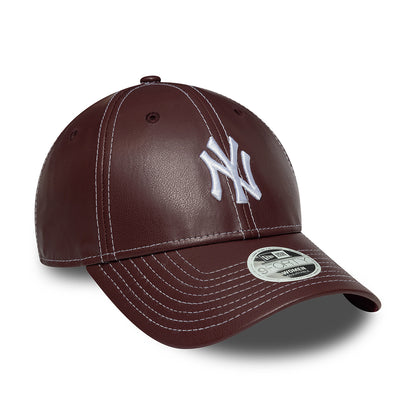 Gorra de béisbol 9FORTY MLB pespunte PU New York Yankees para mujeres de New Era - Burdeos-Blanco