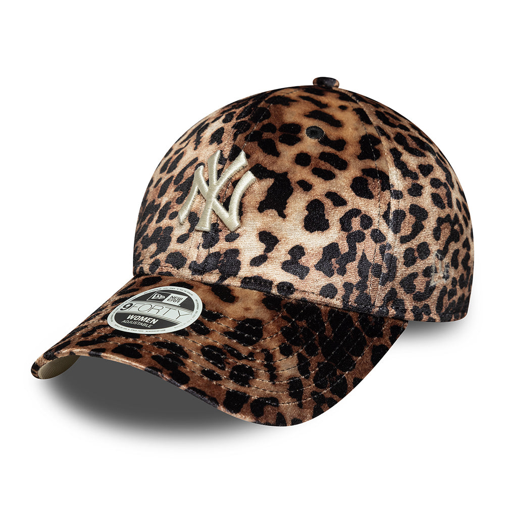 Gorra de béisbol 9FORTY MLB Leopard Velour New York Yankees para mujeres de New Era - Marrón-Crema