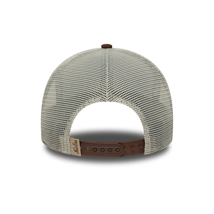 Gorra de camionero A-Frame con parche NE de New Era - Chocolate-Piedra