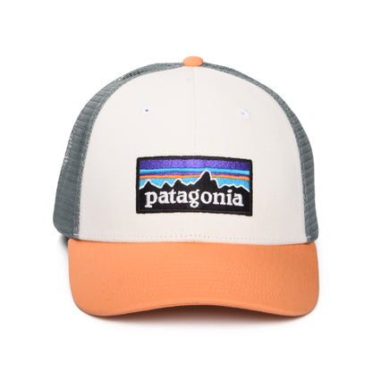Gorra de camionero P-6 Logo LoPro de algodón orgánico de Patagonia - Blanco-Melocotón-Azul Pizarra