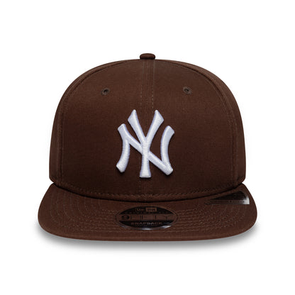 Gorra Snapback 9FIFTY MLB League Essential New York Yankees de New Era - Chocolate-Blanco