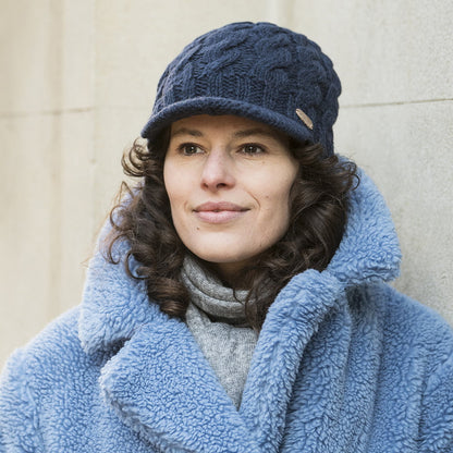 Gorro Beanie con visera de punto trenzado de Kusan - Azul Marino