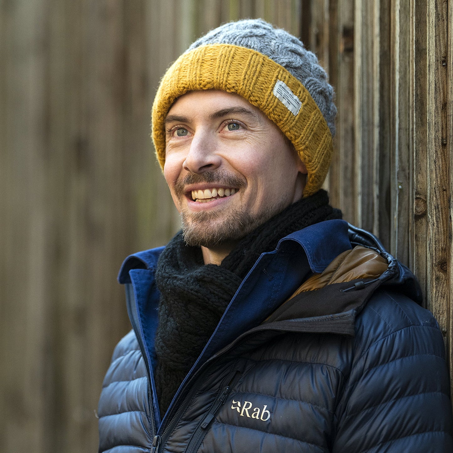 Gorro Beanie 2-Tone con vuelta de punto trenzado de Kusan - Gris-Amarillo