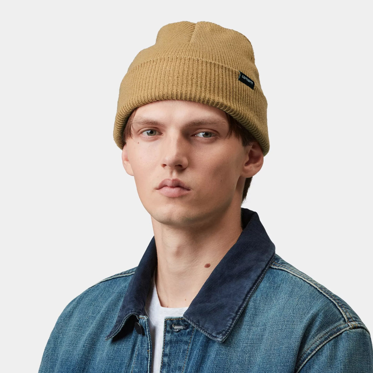 Gorro Beanie Gordan reciclado con vuelta de Carhartt WIP - Camel