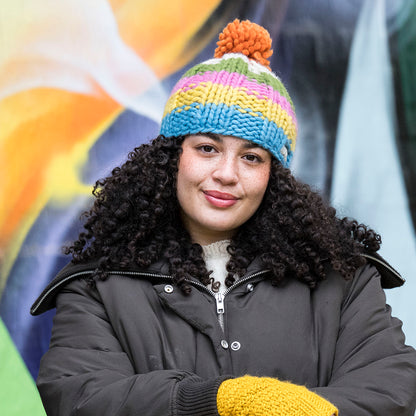 Gorro con pompón Rainbow de Hilo punto de musgo de Kusan - Naranja-Multi