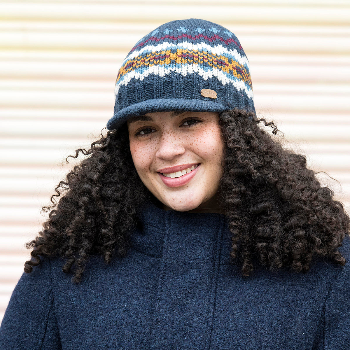 Gorro Beanie con visera Brooklyn Fair Isle de Kusan - Azul Marino-Multi
