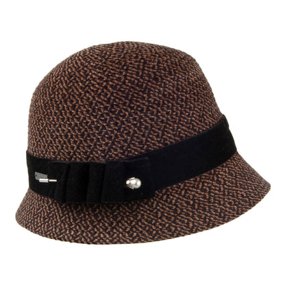 Sombrero Cloche Lucille con lazo decorativo de terciopelo de Betmar - Múltiples tonalidades de marrón