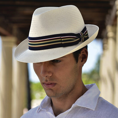 Sombrero Fedora de paja toyo con cinta decorativa a rayas de Scala - Blanco Marfil