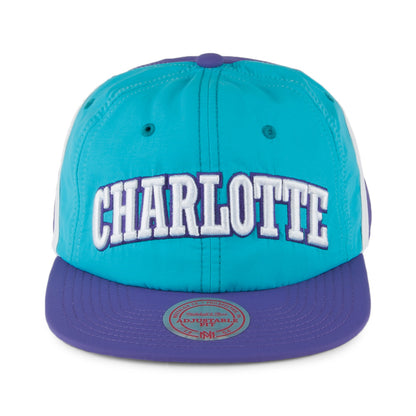 Gorra Snapback Anorak Charlotte Hornets de Mitchell & Ness - Verde Azulado-Morado