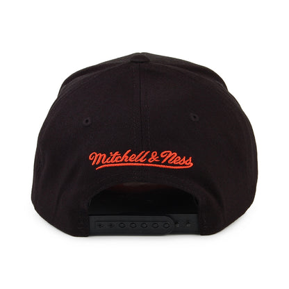 Gorra Snapback Chrome Logo New York Knicks de Mitchell & Ness - Negro