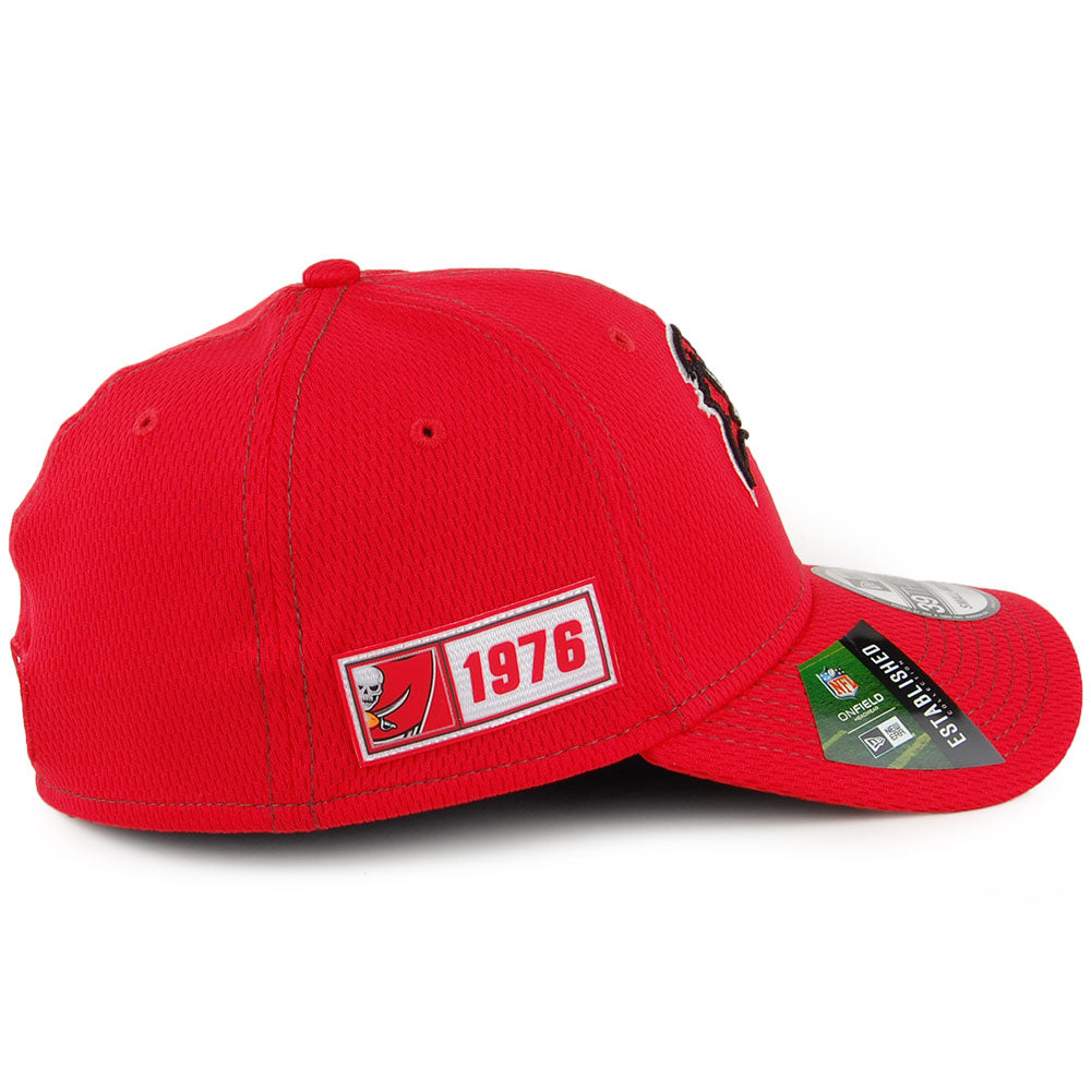 Gorra de béisbol 39THIRTY NFL Onfield Road Tampa Bay Buccaneers de New Era - Rojo