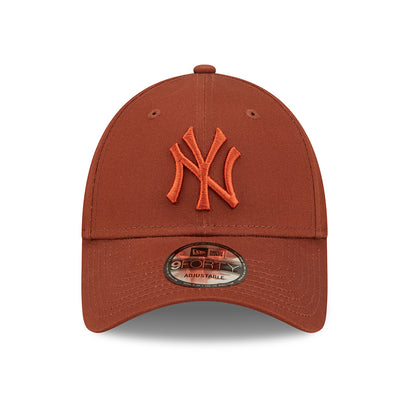 Gorra de béisbol 9FORTY MLB League Essential ll New York Yankees de New Era - Marrón-Rojo Ladrillo