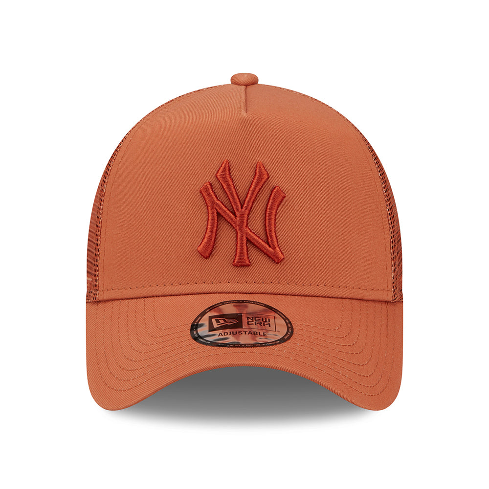 Gorra Trucker 9FORTY A-Frame MLB Tonal Mesh New York Yankees de New Era - Rojo Óxido