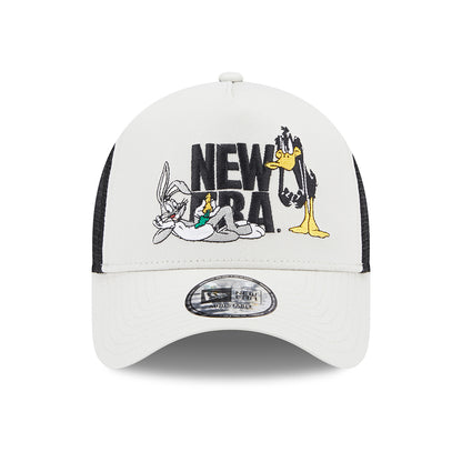 Gorra Trucker A-Frame Looney Tunes Bugs Bunny & Daffy Duck de New Era - Piedra-Negro