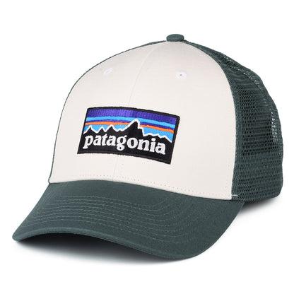Gorra Trucker P-6 Logo LoPro de algodón orgánico de Patagonia - Blanco-Bosque Claro