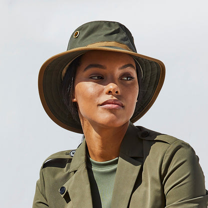 Sombrero Outback TWC7 de algodón encerado de Tilley - Verde Oliva