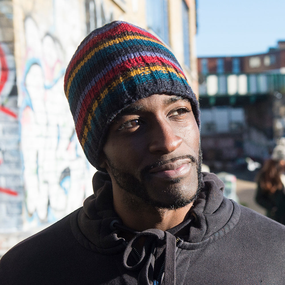 Gorro Beanie Brooklyn con franjas de Kusan - Multicolor