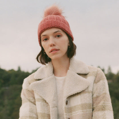 Gorro con pompón Alison de piel sintética de Brixton - Albaricoque