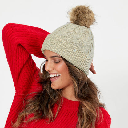 Gorro con pompón Elena punto de cable Pompón de piel sintética de Joules - Avena