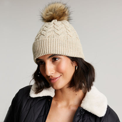Gorro con pompón Elena punto de cable Pompón de piel sintética de Joules - Avena