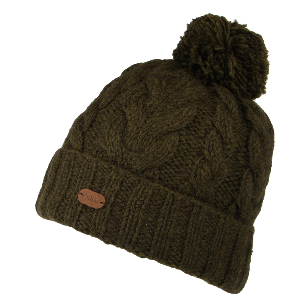 Gorro con pompón con vuelta de punto trenzado de Kusan - Verde Oliva